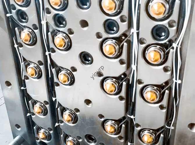 hot runner injection molding